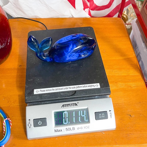 Blue Glass Whale Figurine Sculpture Paperweight Collectible by Pilgrim Glass. - Picture 8 of 8